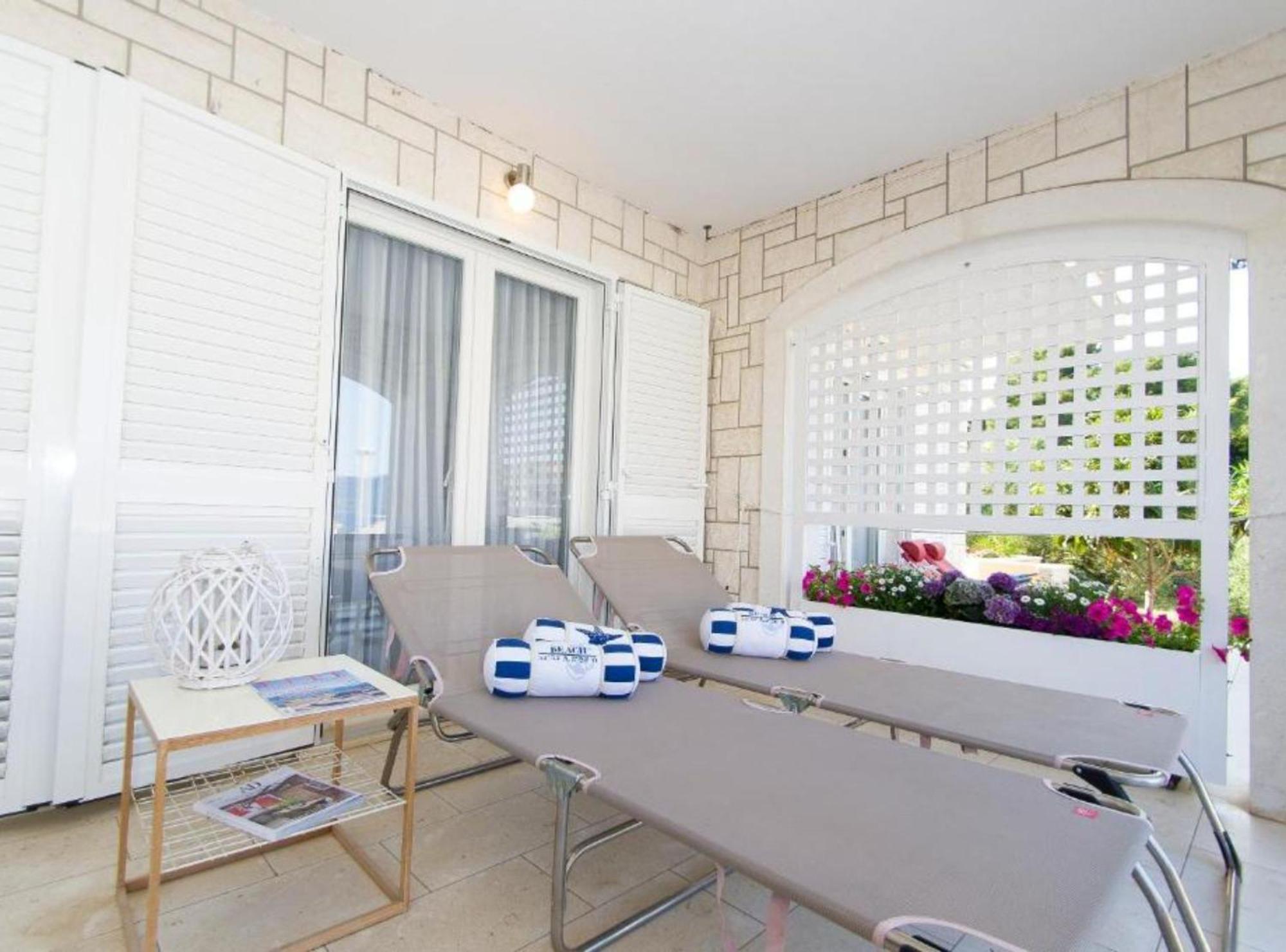 Apartments Villa Olea Lumbarda Exterior foto