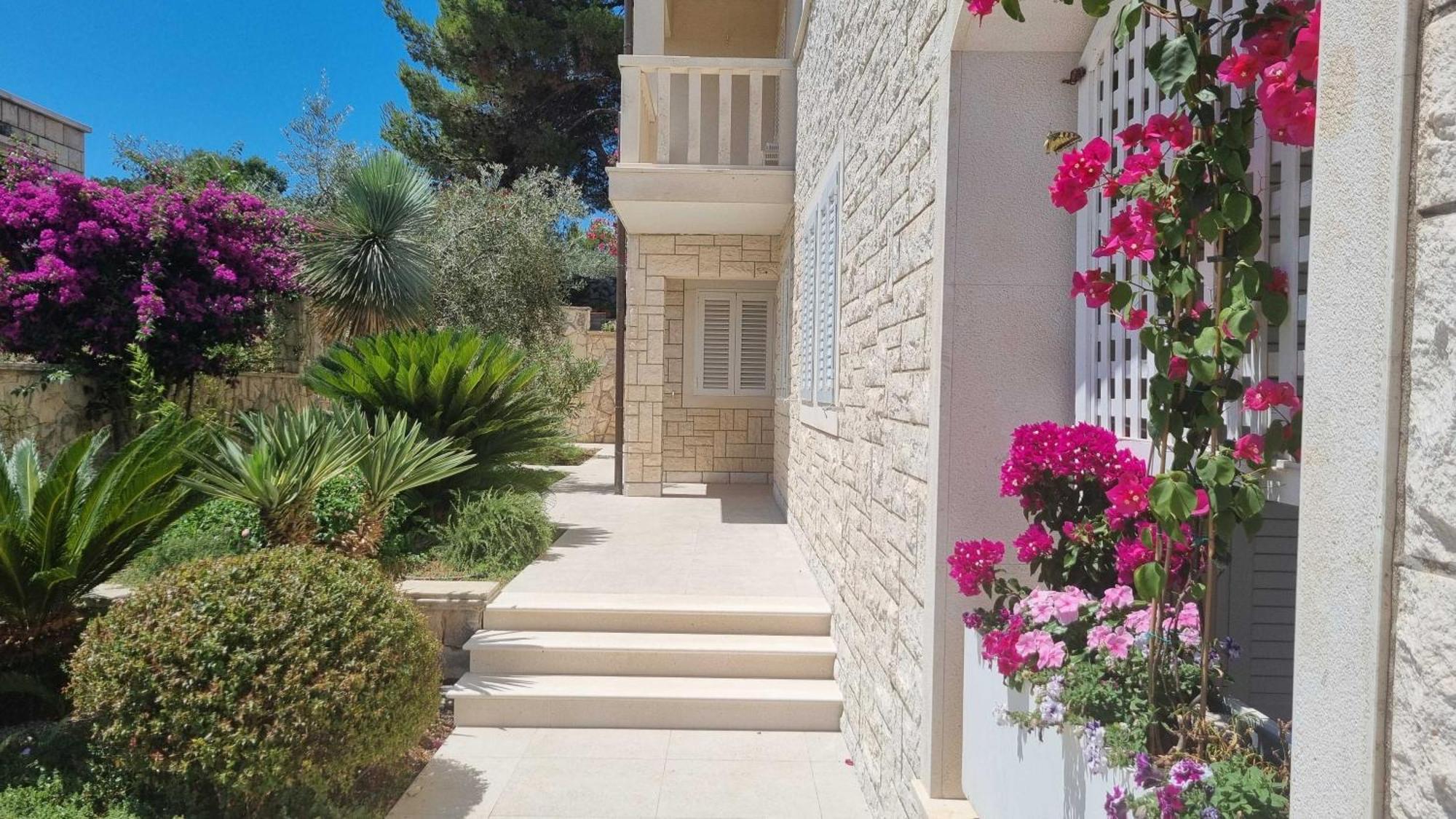 Apartments Villa Olea Lumbarda Exterior foto